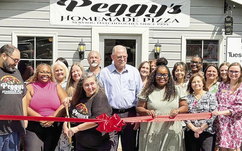 Peggy’s Homemade Pizza celebrated over 30 years, delivering quality, flavor, and a hometown experience that keeps customers coming back with a Ribbon Cutting Ceremony by the Natchitoches Area Chamber of Commerce. The celebration also marked an exciting new chapter, with the announcement of extended hours and new menu offerings.