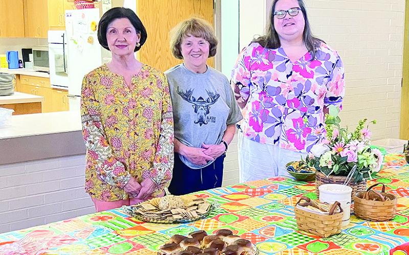 Toni Rushing, Susan Massia and Donna Baker were hostesses.