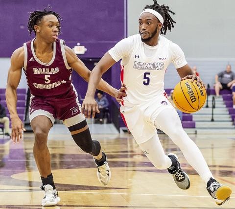 Micah Thomas (right) had 20 points in his return to his home state against Oklahoma on Monday night. Photo by Chris Reich/NOSU Photographic Services
