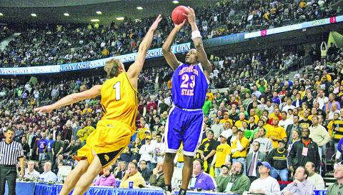 Northwestern State’s Jermaine Wallace releases the game-winning shot over Iowa’s Adam Haluska on March 17, 2006, in the NCAA Tournament. Photo by Doug Daniels