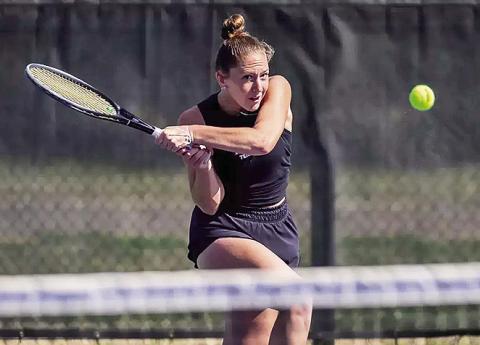 Zoi Spyrou finishes off the fall season with a championship win in her draw on Sunday at the Joe Pyburn Invitational Photo by Chris Reich, NSU Photographic Services