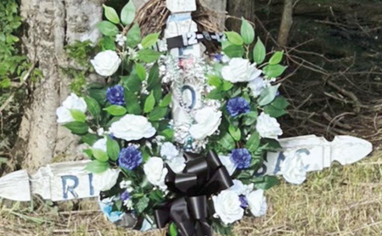 A memorial wreath, donated by Jeanne’s Country Garden of Natchitoches, was displayed during the ceremony to commemorate Deputy Ricky Ray Issac Jr.’s sacrifice. Following the event, the wreath was returned to Natchitoches Parish and placed at Deputy Issac’s memorial cross located on Louisiana Highway 1, south of Cypress.