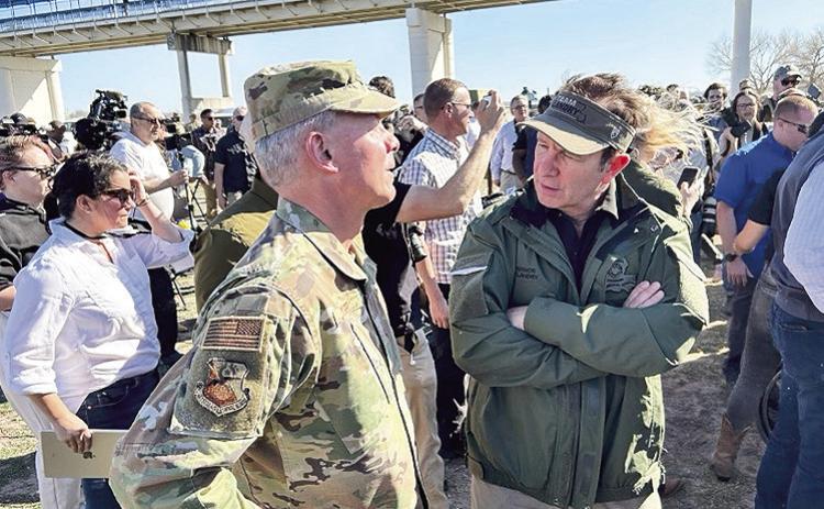 Landry visits border