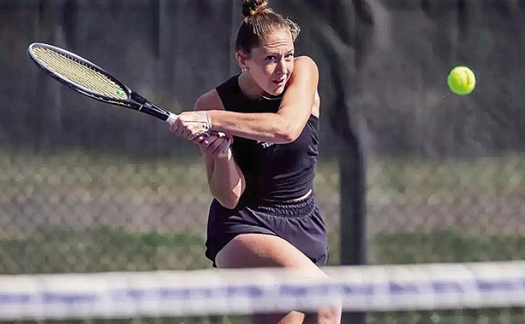 Zoi Spyrou finishes off the fall season with a championship win in her draw on Sunday at the Joe Pyburn Invitational Photo by Chris Reich, NSU Photographic Services