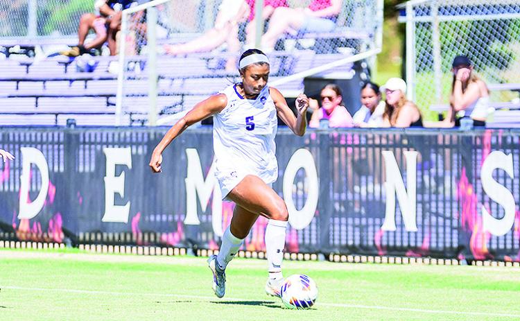 Paige Baumgartner’s second half goal lifted Northwestern State past visiting UIW 1-0 on Sunday afternoon, completing the first unbeaten home schedule since 2005. Photo by: Chris Reich, NSU Photographic Services