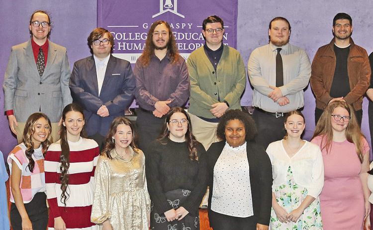 Apple Pinning honors future educators’ commitment to the teaching profession