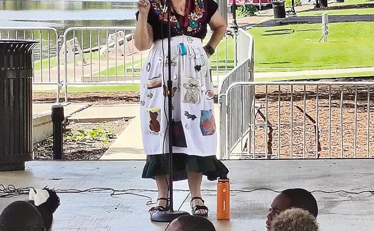 The Natchitoches Parish Library (NPL) had Carrie Ayvar lead a bilingual storytelling, using English and Spanish, for this week’s Summer Reading Program performance. Each week the NPL has a different program for kids and families on Wednesdays and Thursdays. Performances take place on Wednesdays at 10AM on the Riverbank Stage and 2PM at the Northeast Branch in Campti. Thursday’s performances are at the Main Branch at 2 p.m. and 6 p.m..